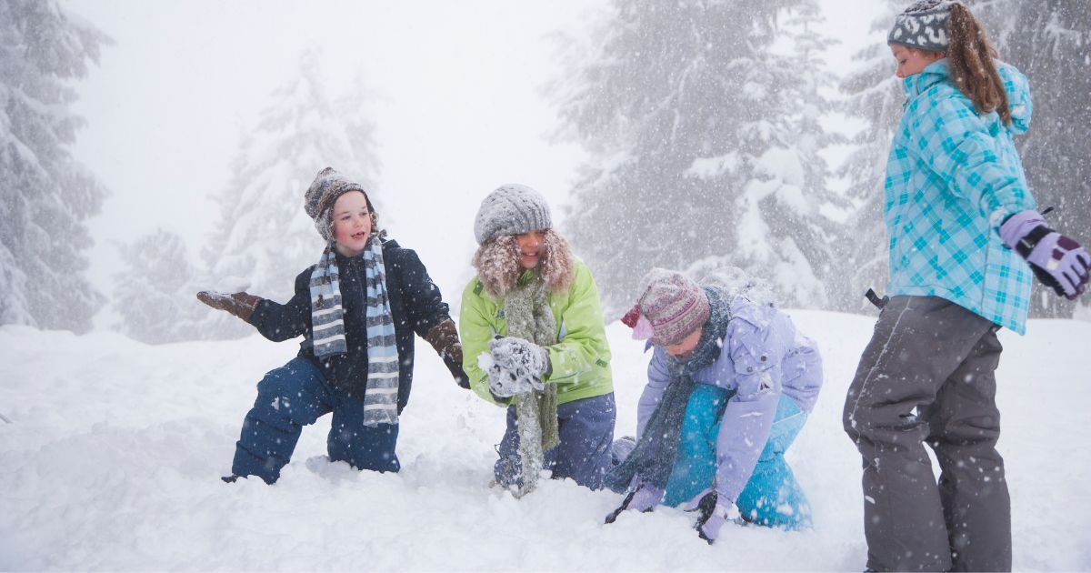 Como Vestir Crianças para Brincar no Frio Sem Perder a Mobilidade.