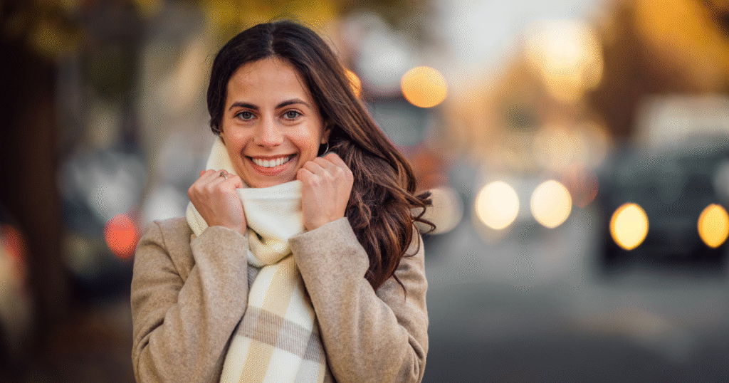 Mulher com roupa de frio